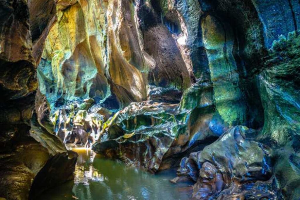 Hidden-Canyon-Beji-Guwang2balibestdaytourcom